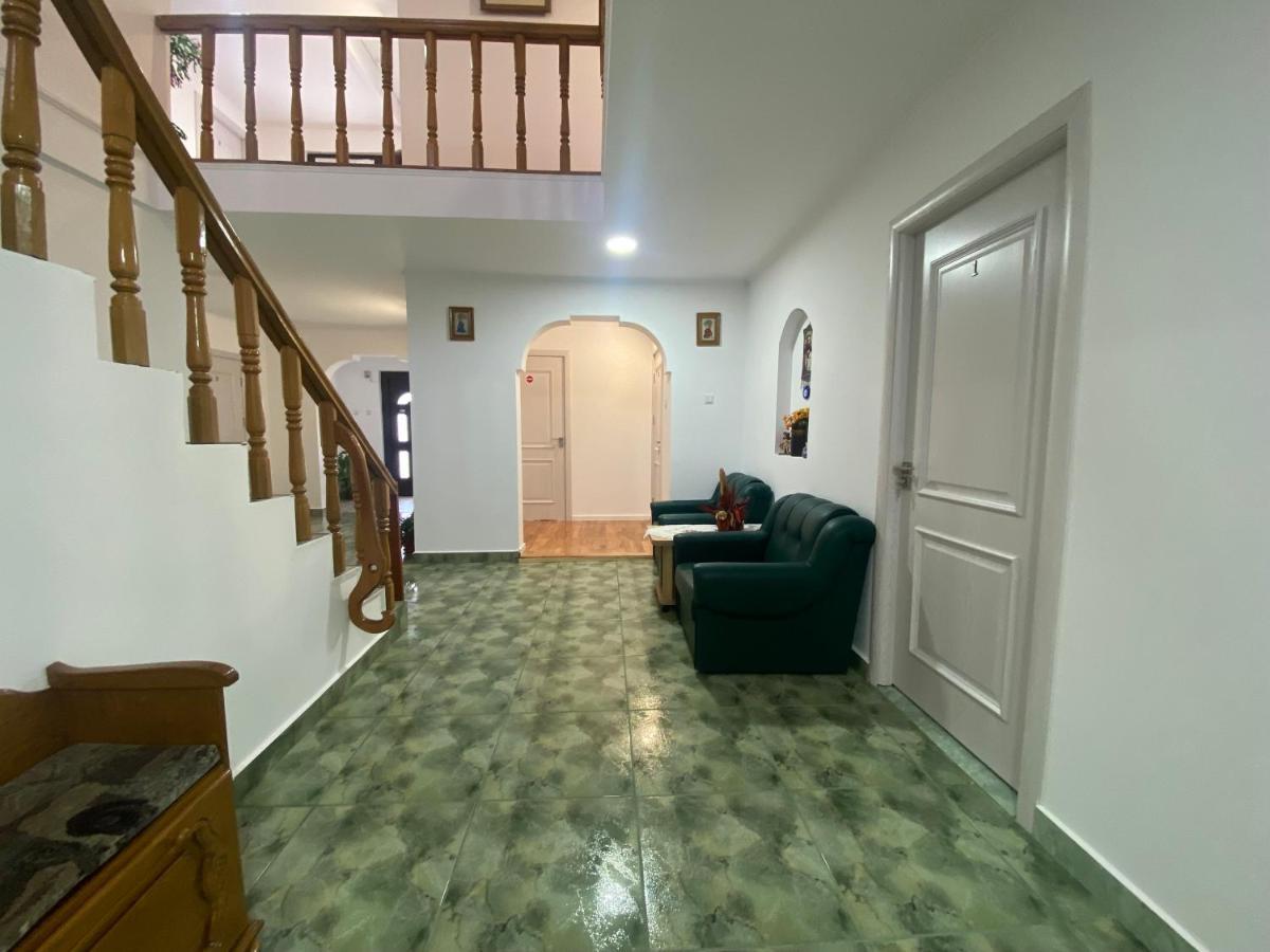 ホテル Casa Laur Mînăstirea Humorului エクステリア 写真