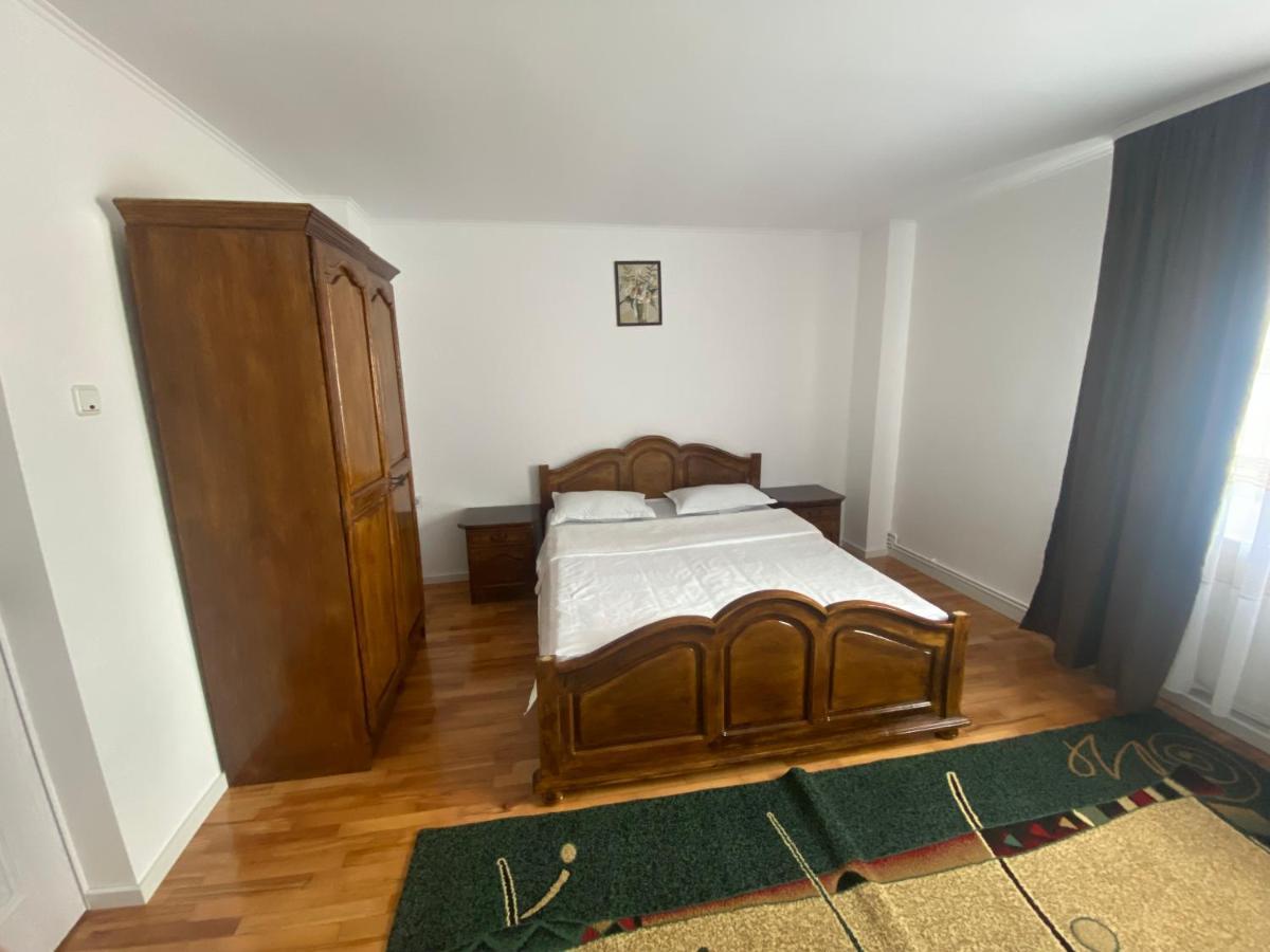 ホテル Casa Laur Mînăstirea Humorului エクステリア 写真