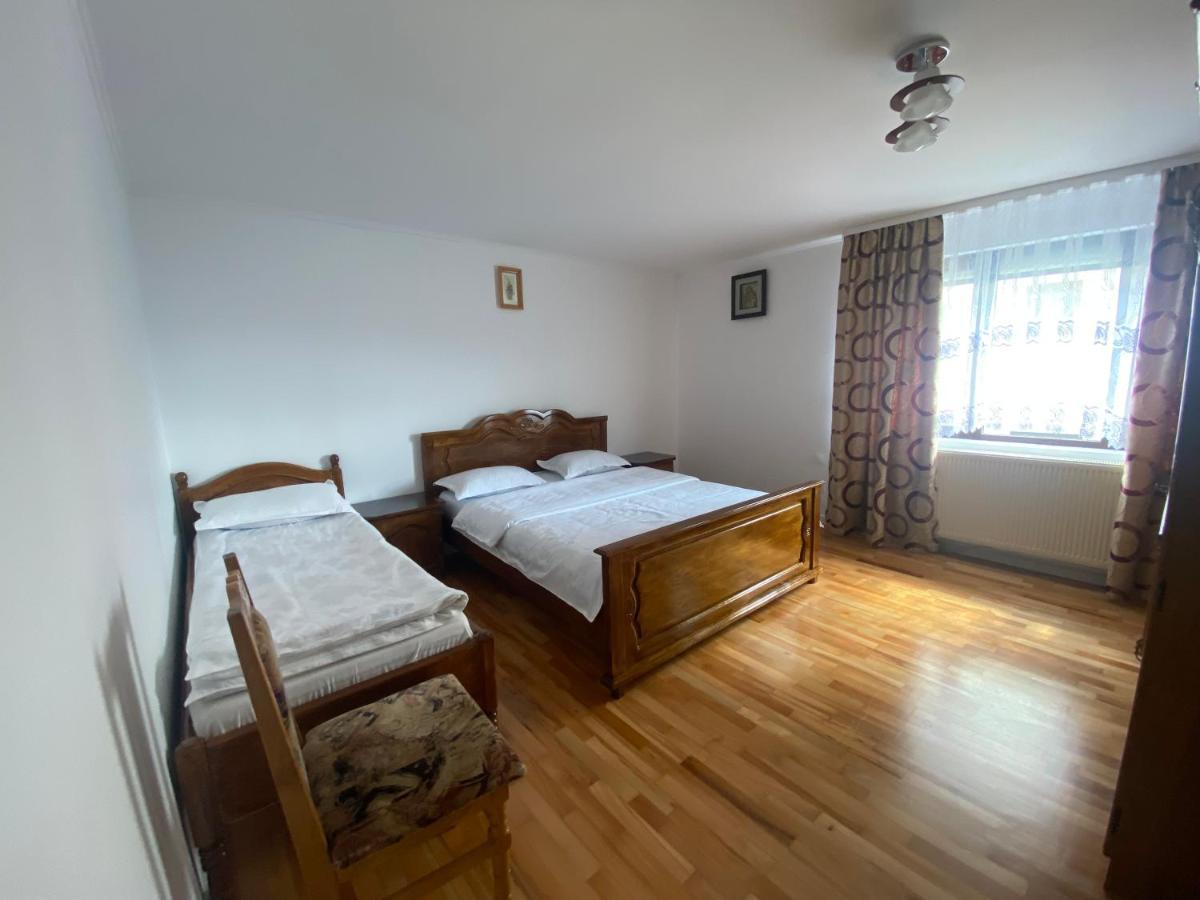 ホテル Casa Laur Mînăstirea Humorului エクステリア 写真