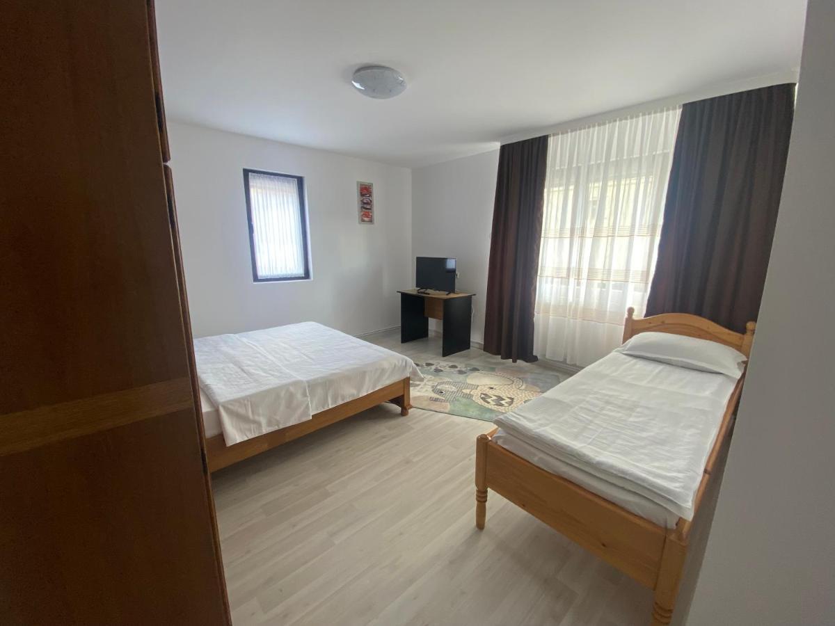 ホテル Casa Laur Mînăstirea Humorului エクステリア 写真