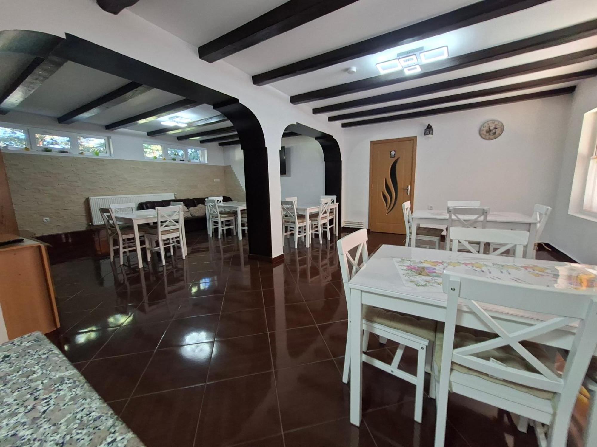 ホテル Casa Laur Mînăstirea Humorului エクステリア 写真